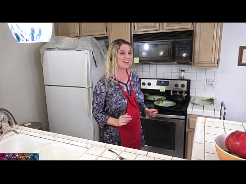 ❤️ Matrigna che lo munge in cucina prima del suo appuntamento ❤️❌ Porno anale al it.makesexnotwar.ru ❌